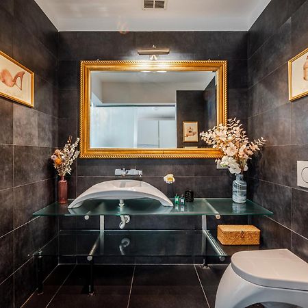 The Boutique Houses - Iconic Suite In Galleria Duomo With Private Parking ميلان المظهر الخارجي الصورة