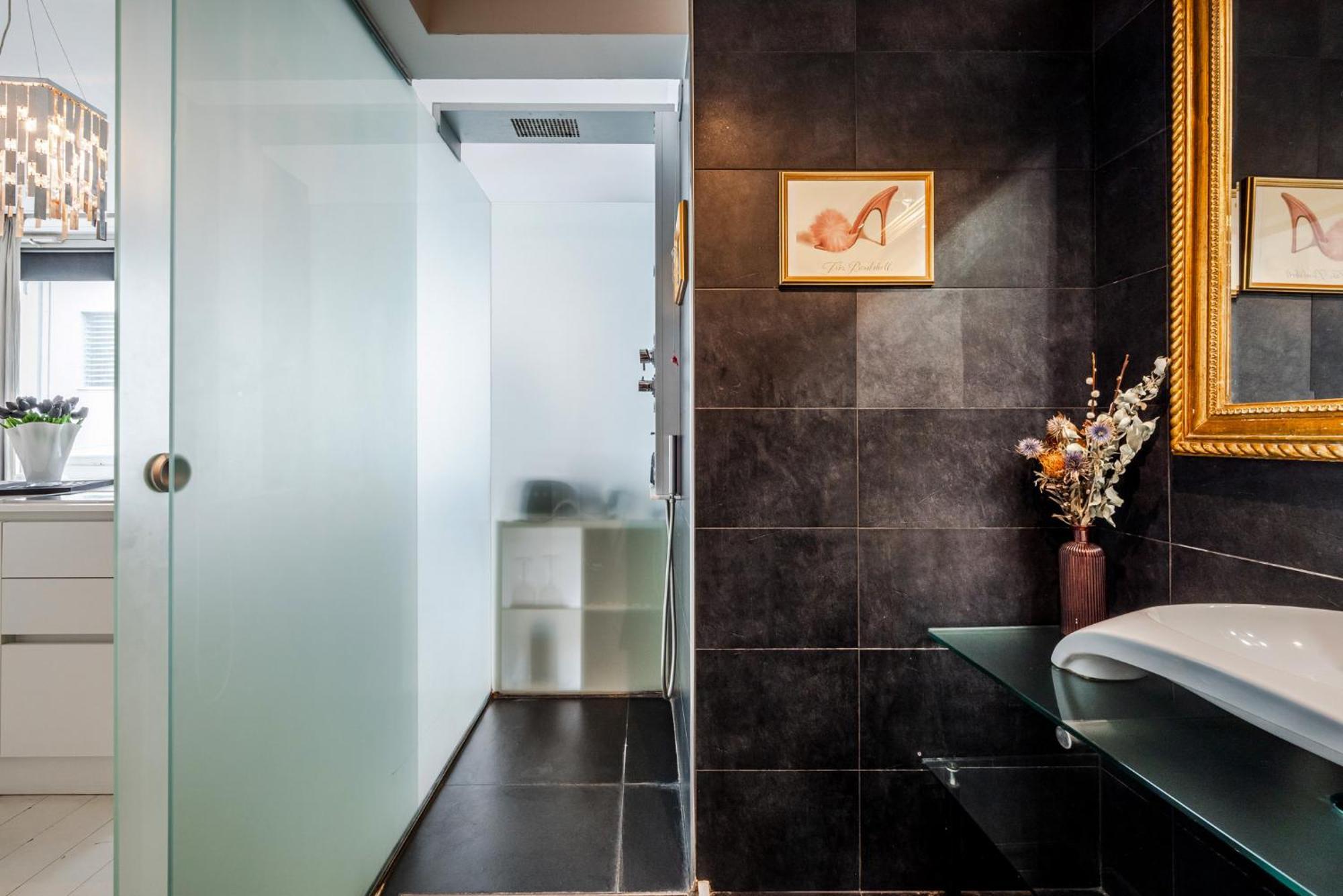 The Boutique Houses - Iconic Suite In Galleria Duomo With Private Parking ميلان المظهر الخارجي الصورة