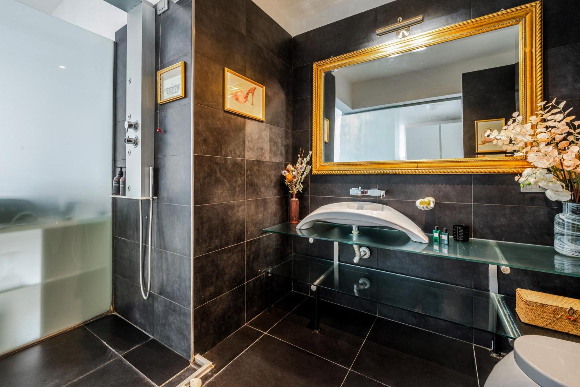 The Boutique Houses - Iconic Suite In Galleria Duomo With Private Parking ميلان المظهر الخارجي الصورة