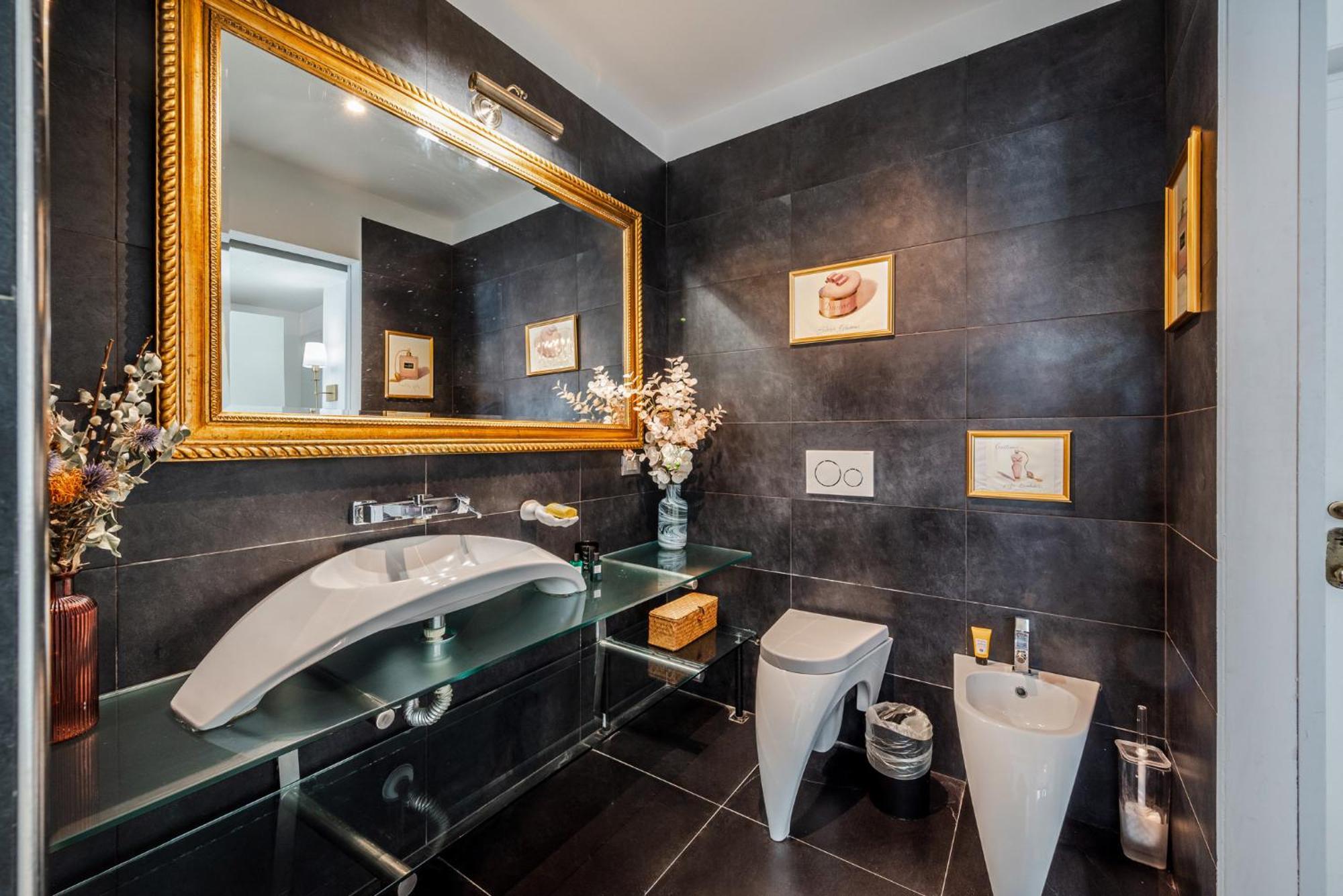The Boutique Houses - Iconic Suite In Galleria Duomo With Private Parking ميلان المظهر الخارجي الصورة