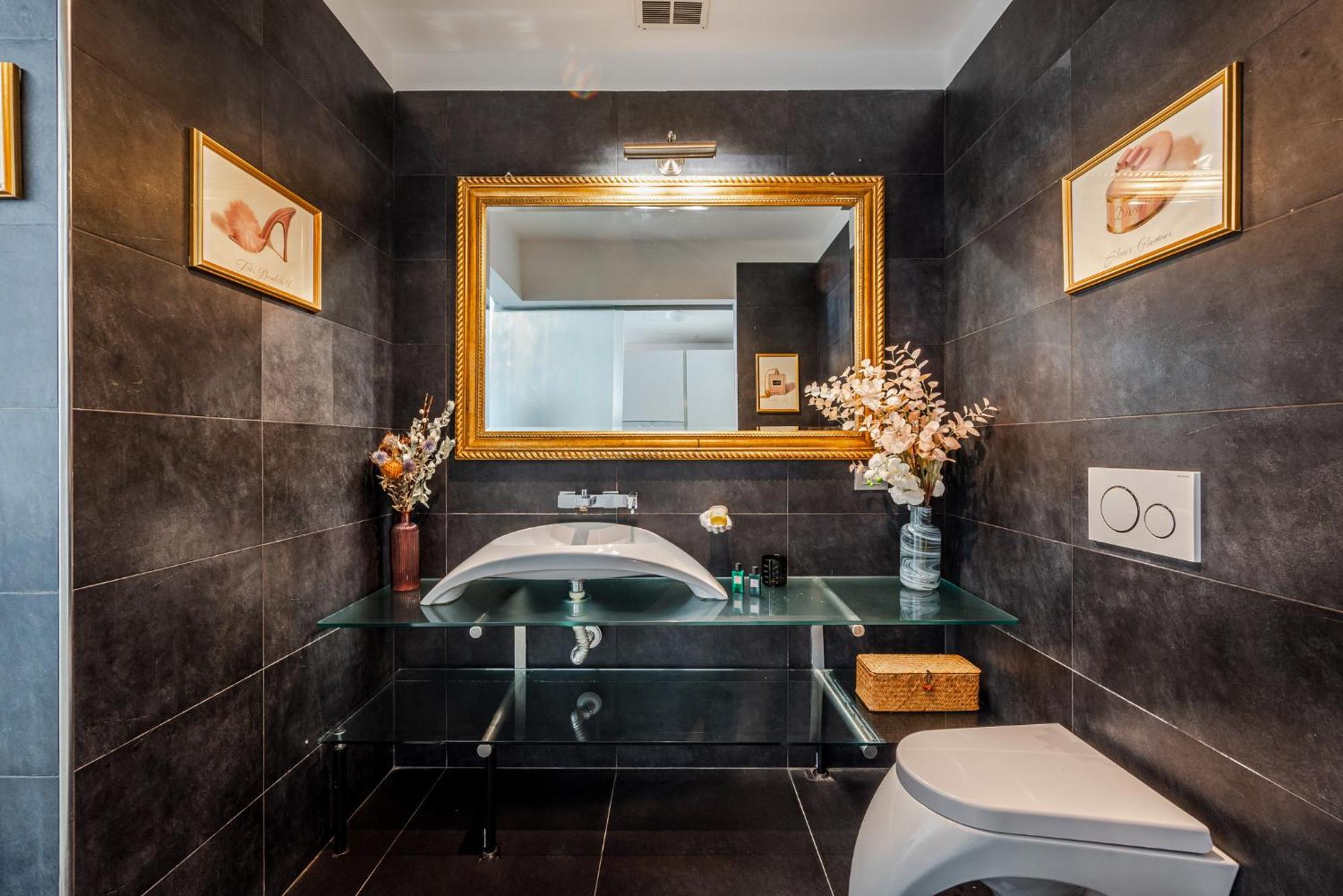 The Boutique Houses - Iconic Suite In Galleria Duomo With Private Parking ميلان المظهر الخارجي الصورة